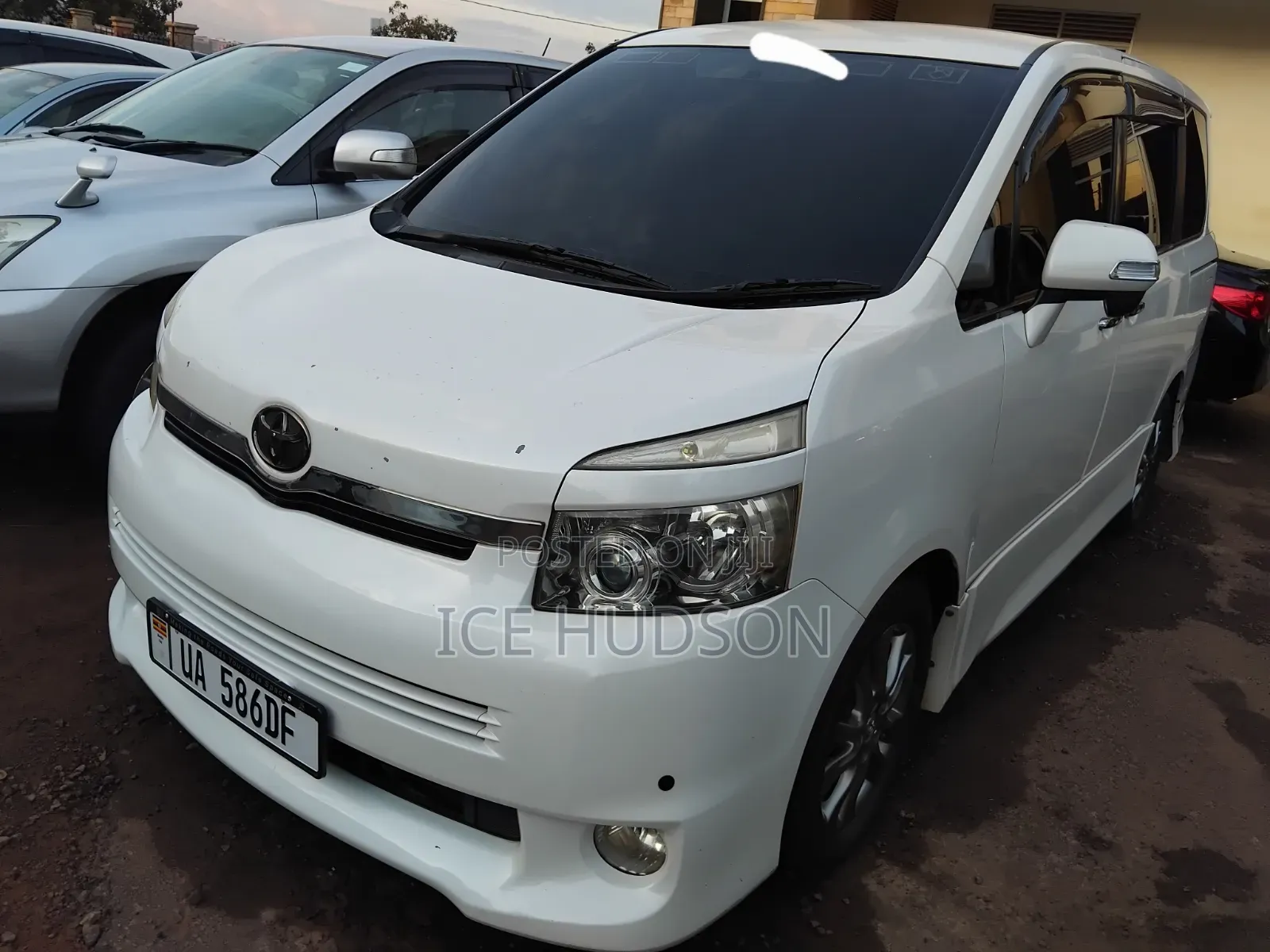 Toyota Voxy 2014 White