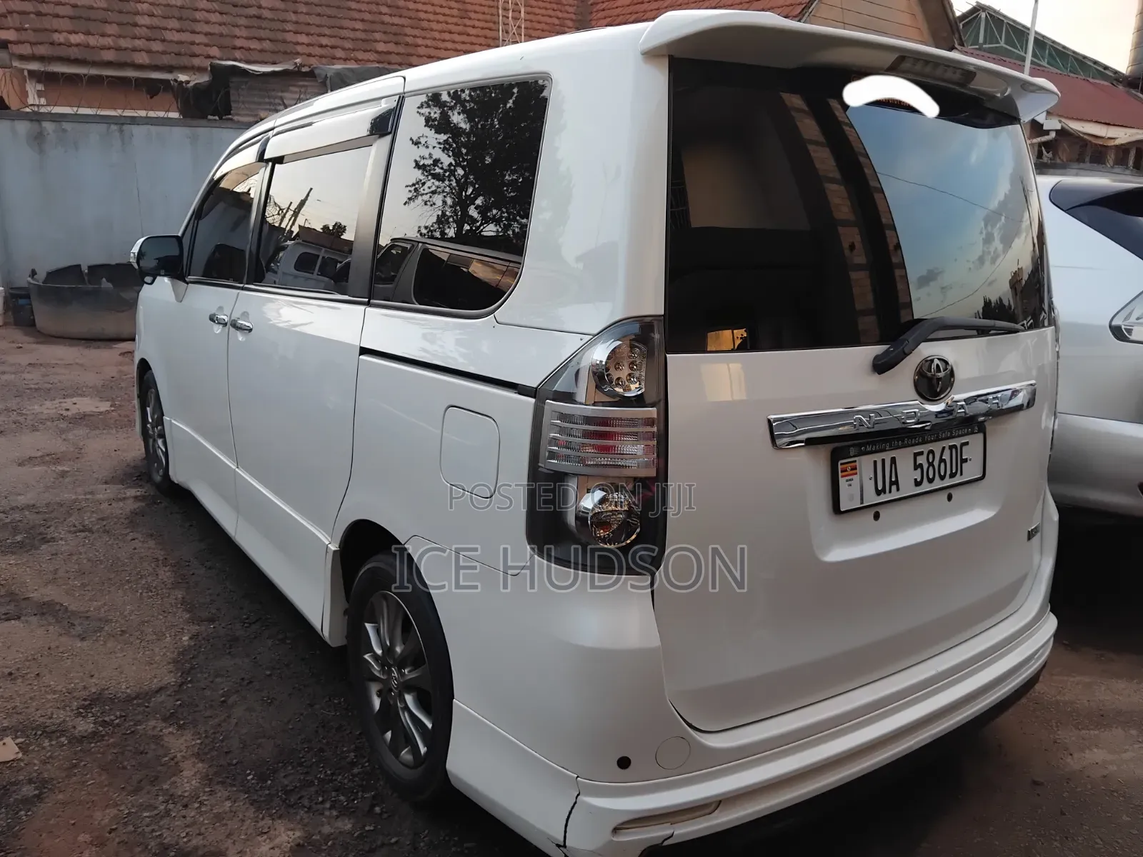 Toyota Voxy 2014 White