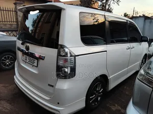 Toyota Voxy 2014 White