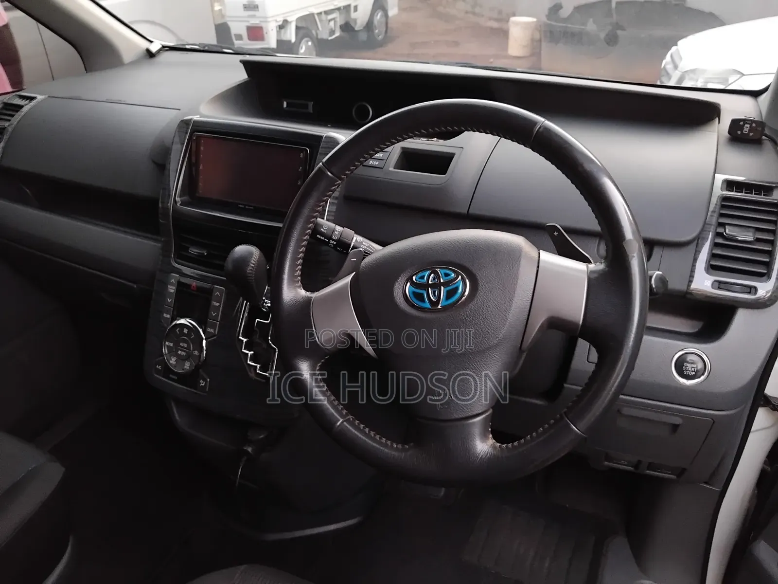 Toyota Voxy 2014 White
