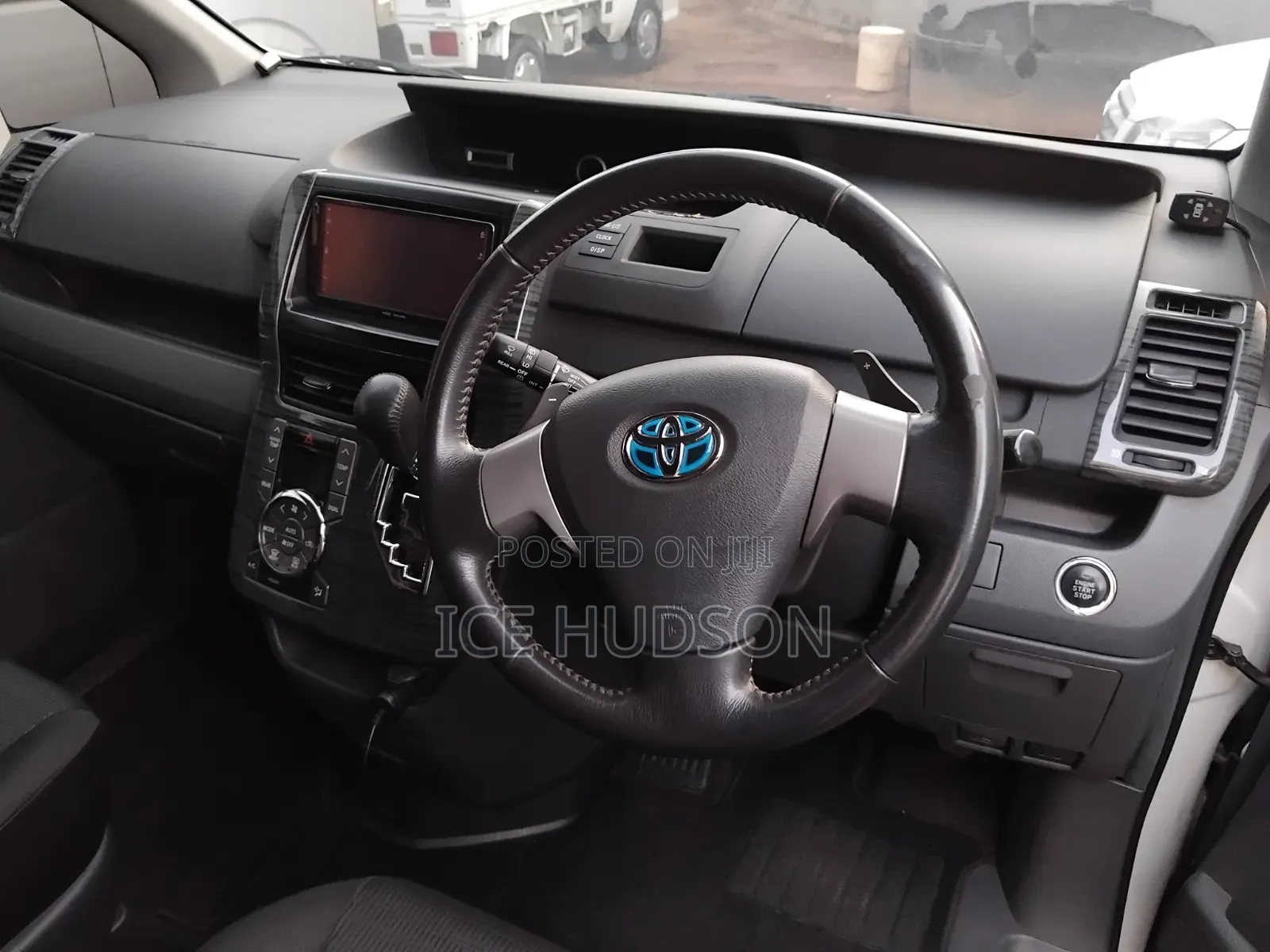 Toyota Voxy 2014 White