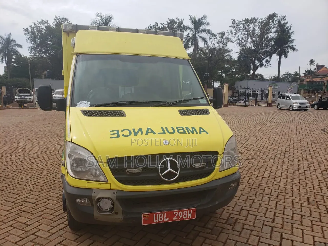 Mercedes-Benz eSprinter 2024 Yellow
