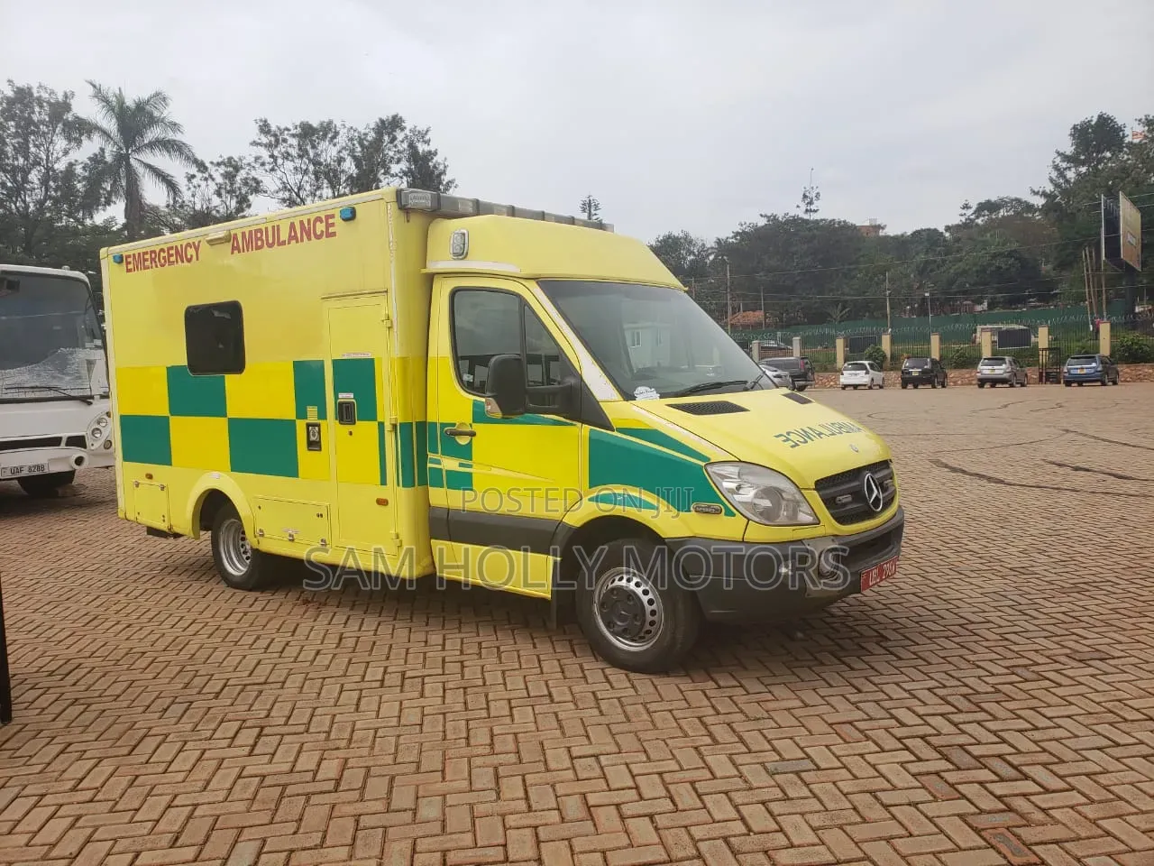 Mercedes-Benz eSprinter 2024 Yellow