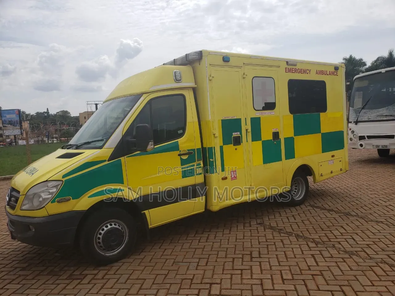 Mercedes-Benz eSprinter 2024 Yellow