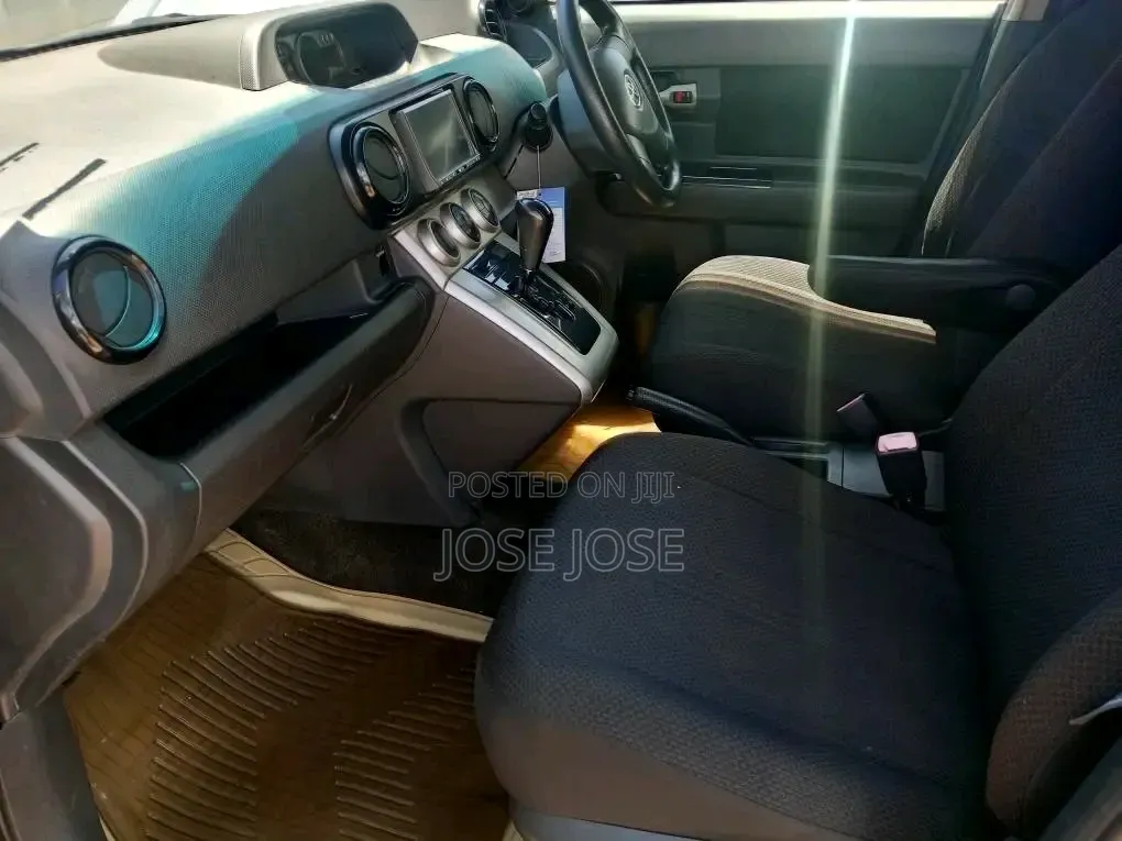 Toyota Corolla Rumion 2010