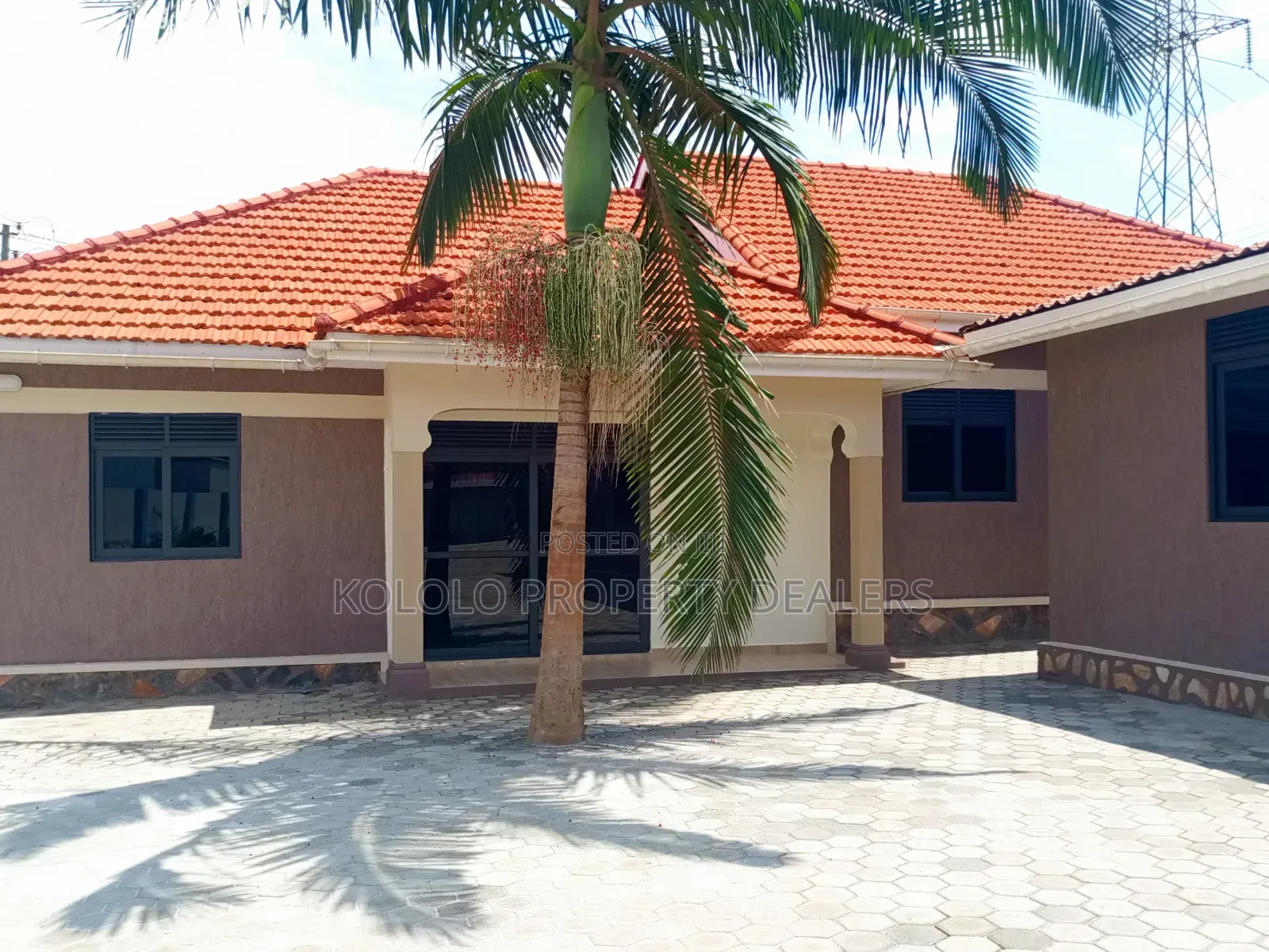 3bdrm Bungalow in Kyambogo, Central Division for sale