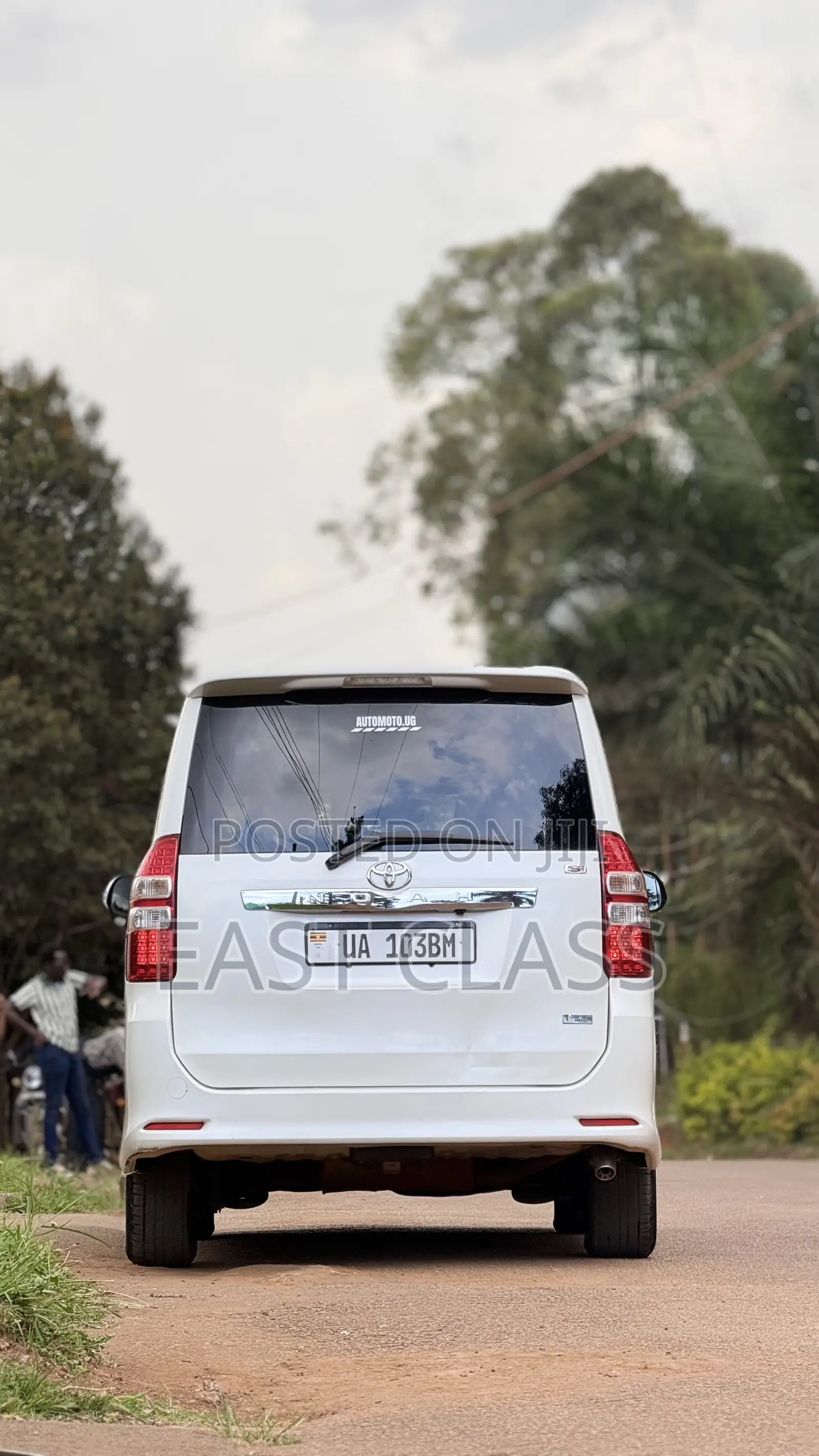 Toyota Noah 2.0 143hp FWD (7 Seater) 2010 White