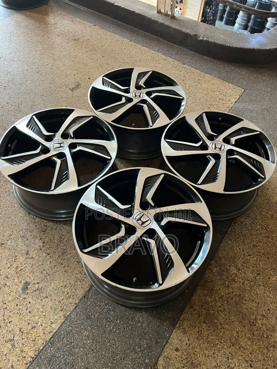 Harrier Modals Japan Rims Size 17