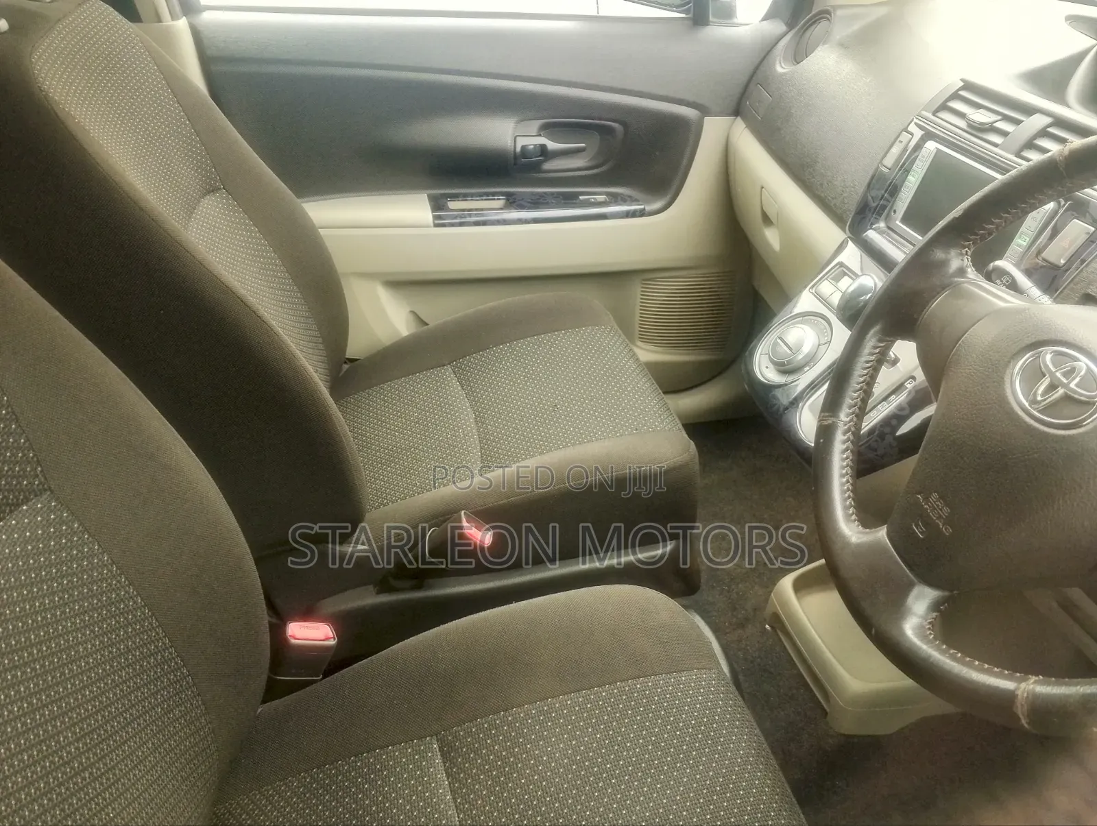 Toyota Passo Sette 2010 Maroon