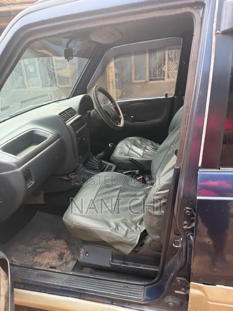 Suzuki Escudo 2000 Blue