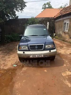 Suzuki Escudo 2000 Blue