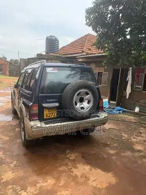 Suzuki Escudo 2000 Blue