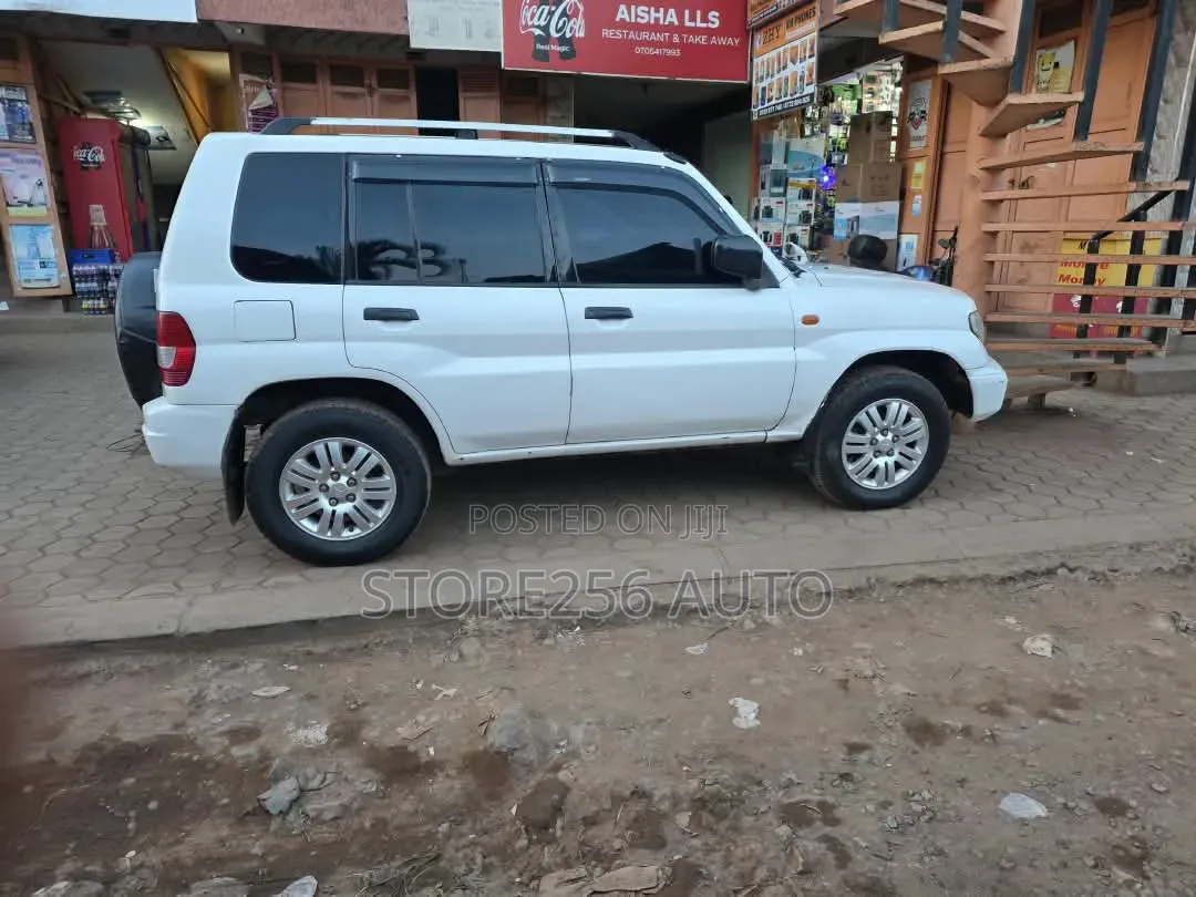 Mitsubishi Pajero IO 1998 White