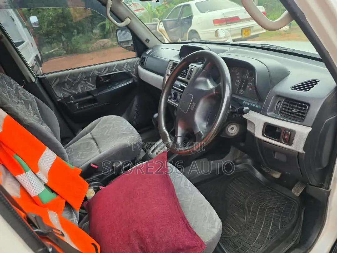 Mitsubishi Pajero IO 1998 White