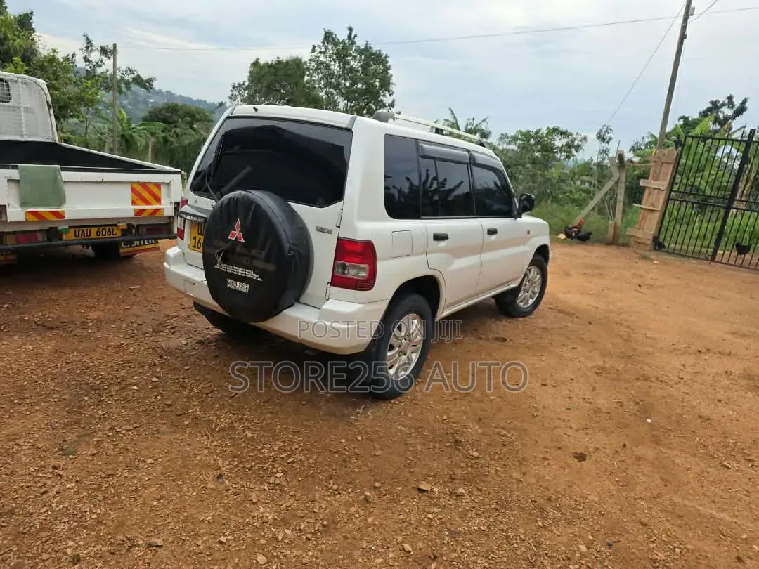 Mitsubishi Pajero IO 1998 White