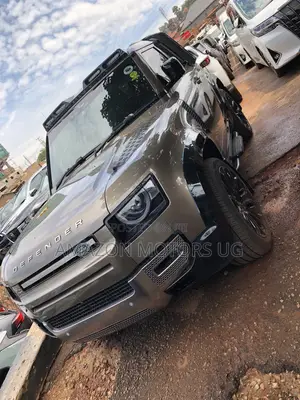 Land Rover Defender S 2021 Beige