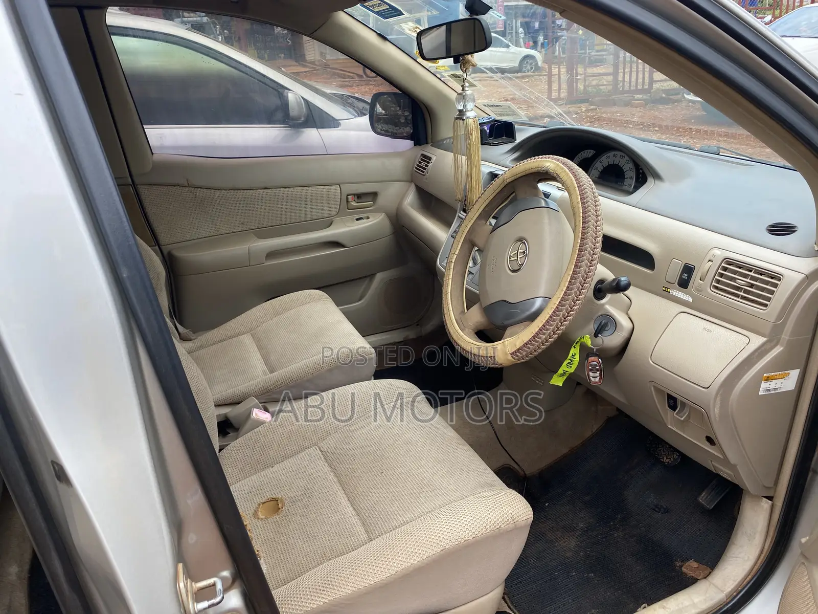 Toyota Raum 2004 Gold