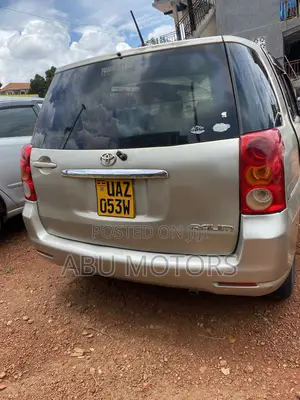 Toyota Raum 2004 Gold
