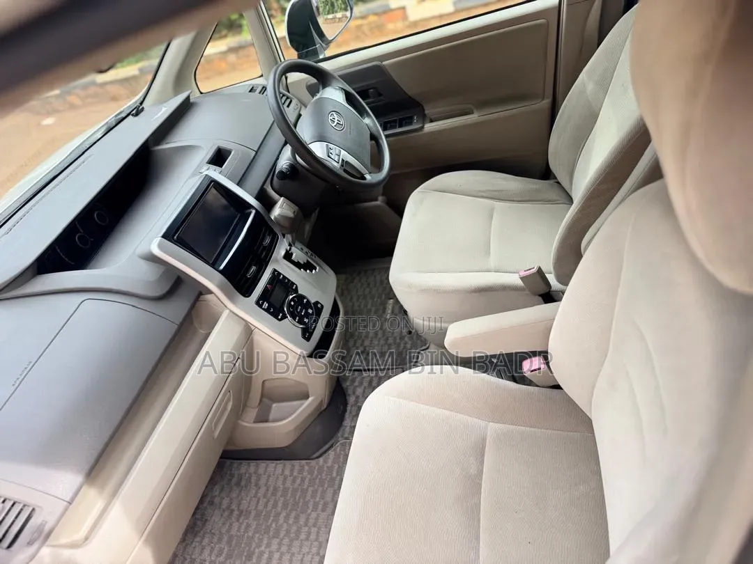 Toyota Noah 2011 White