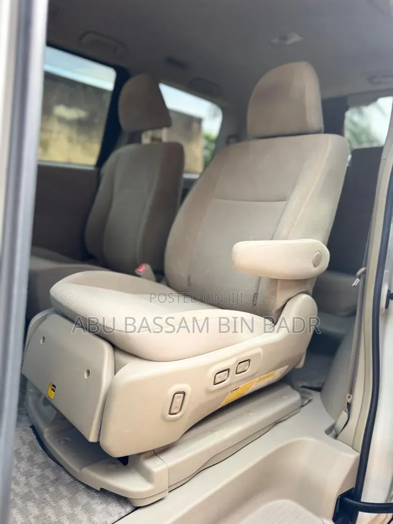 Toyota Noah 2011 White