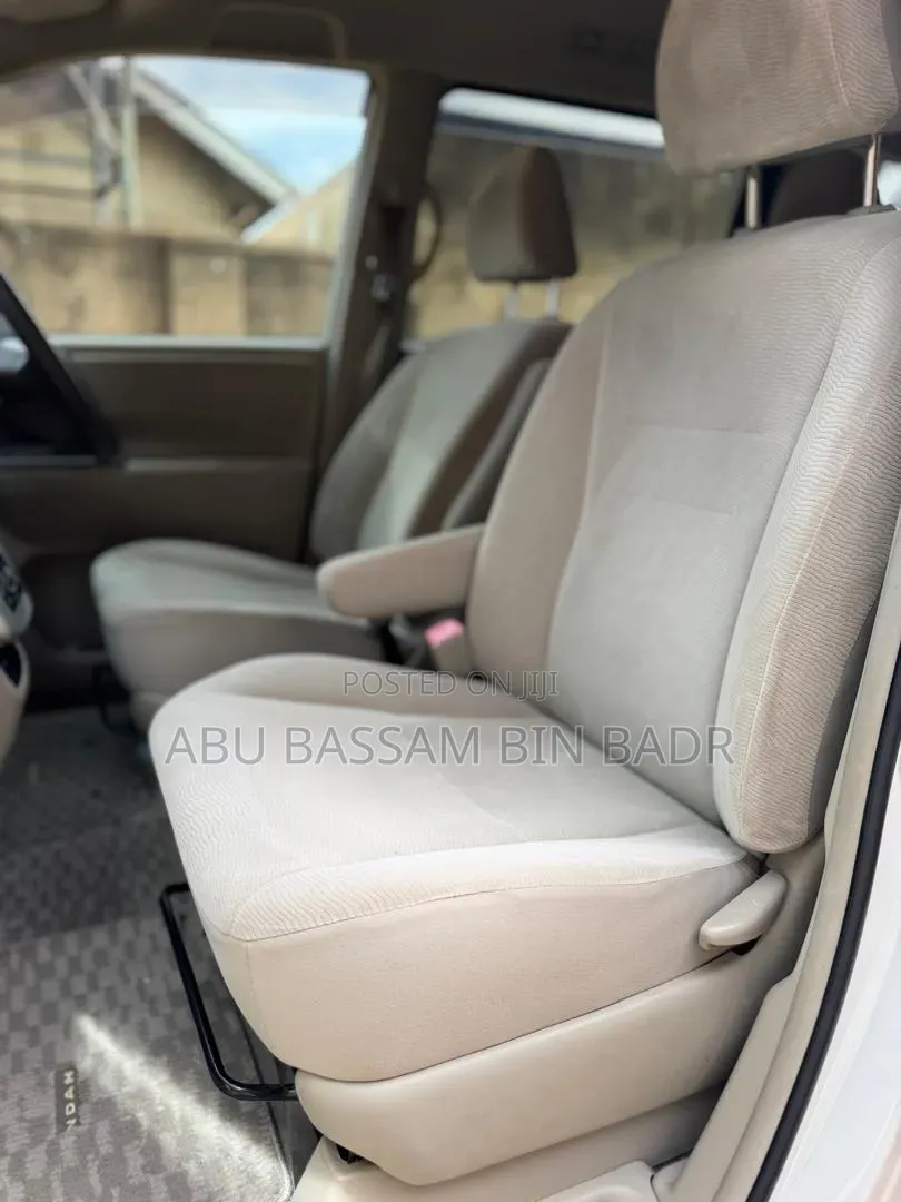 Toyota Noah 2011 White