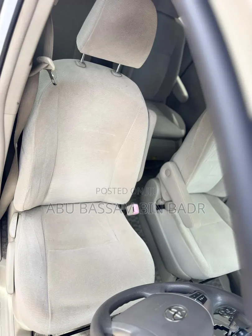 Toyota Noah 2011 White