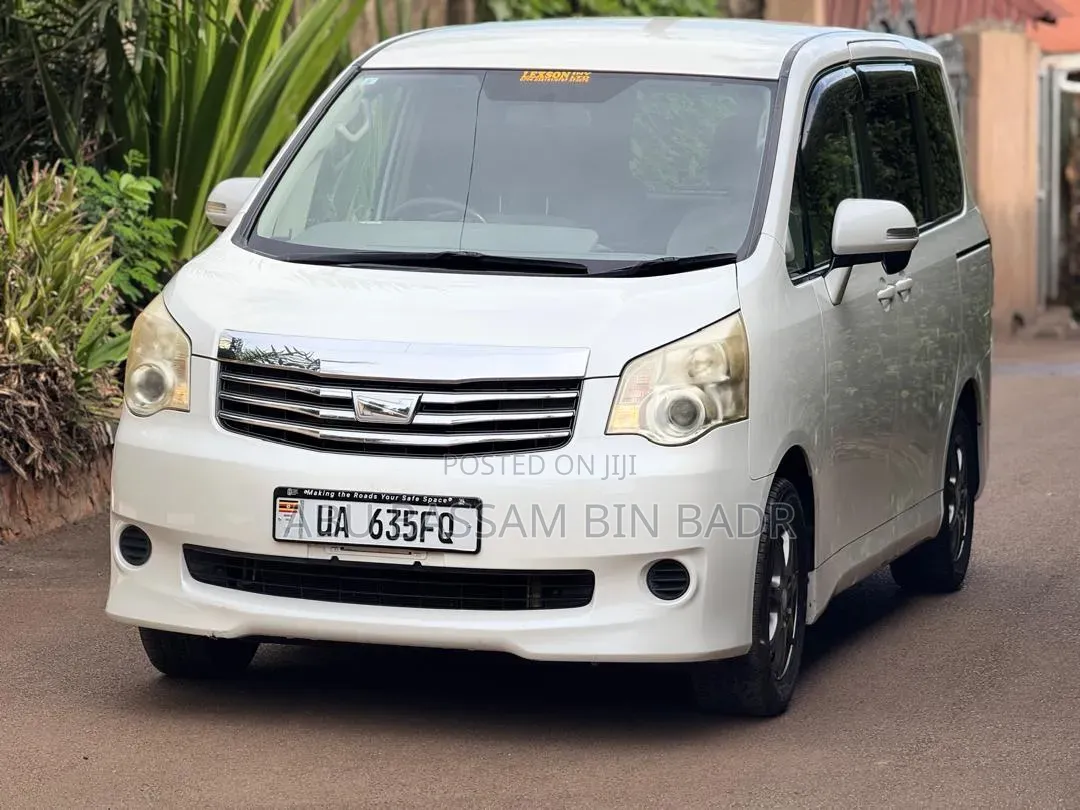 Toyota Noah 2011 White