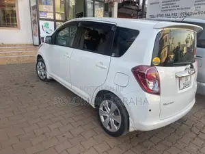 Toyota Ractis 1.5 AWD 2010 White