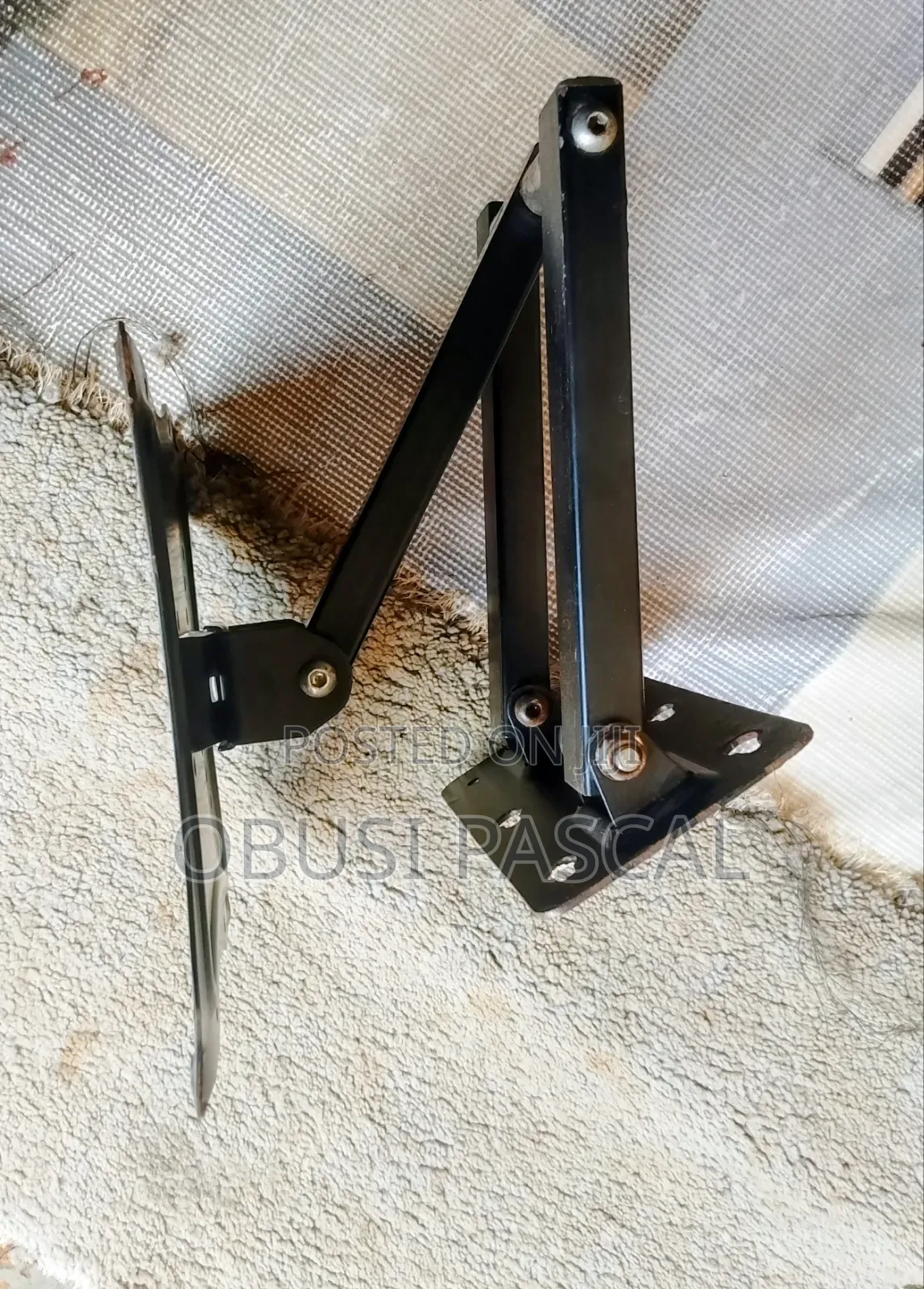 TV Hanger for Screen Size 32