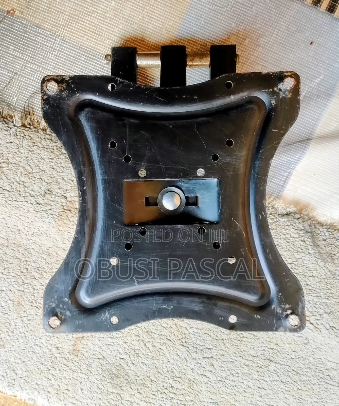 TV Hanger for Screen Size 32