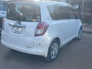 Toyota Ractis 1.5 AWD 2010 White