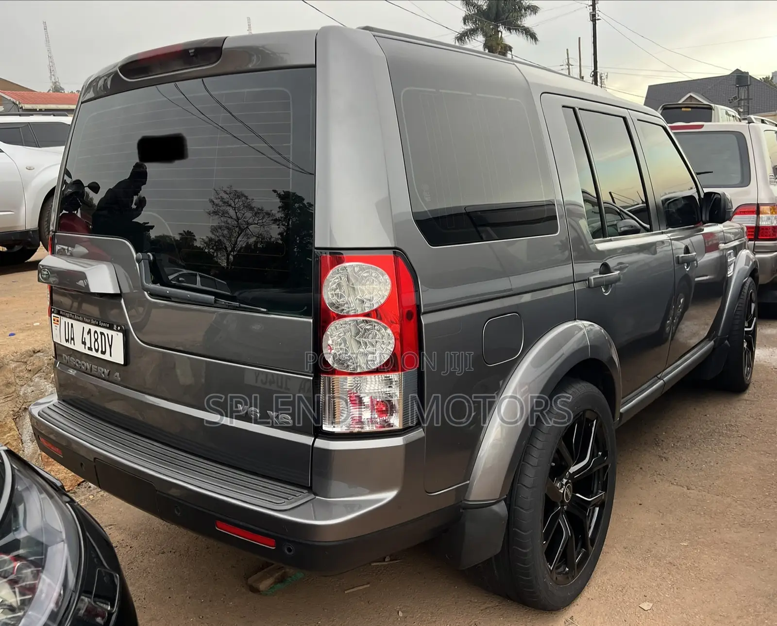 Land Rover Discovery 2011 Gray