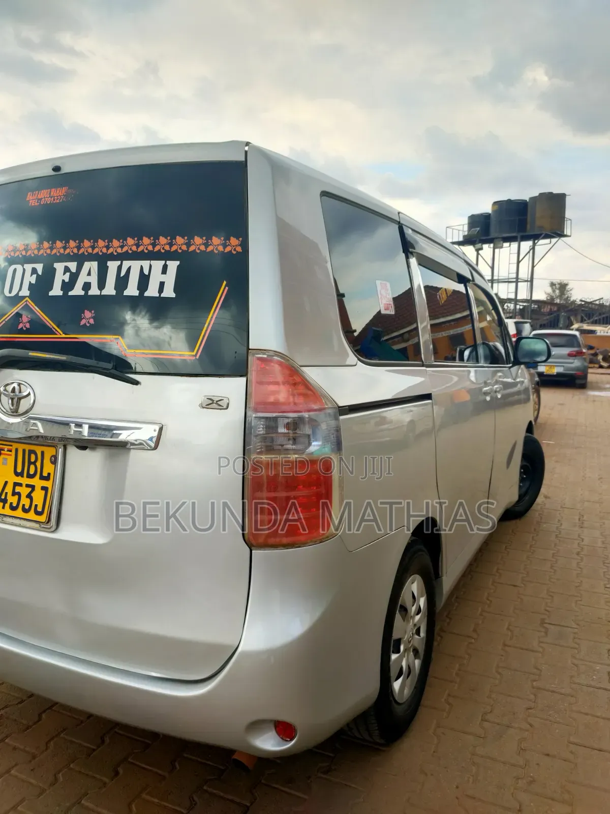 Toyota Noah 2009 Gray