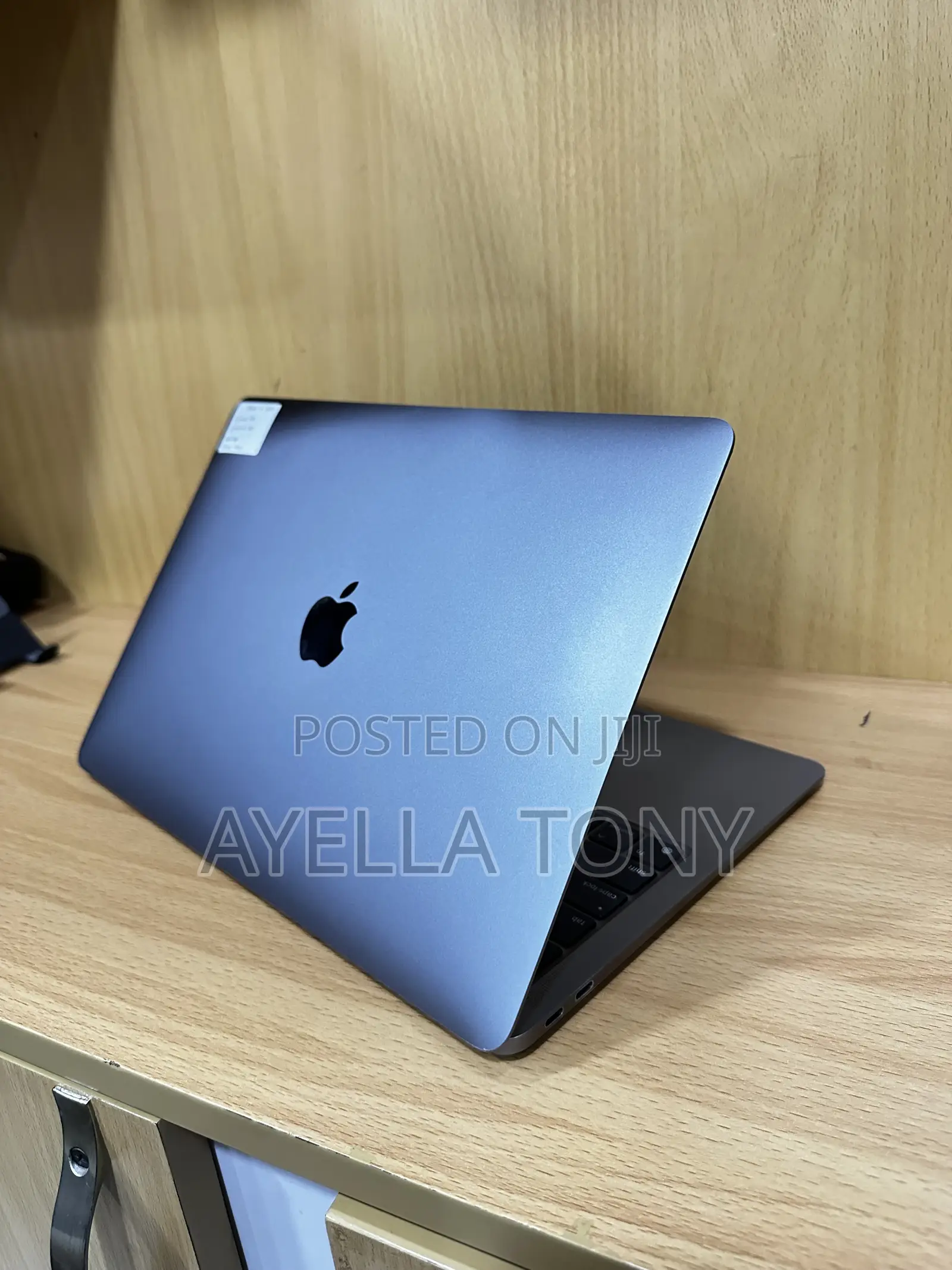 New Laptop Apple MacBook Air 2020 8GB Apple M1 SSD 256GB