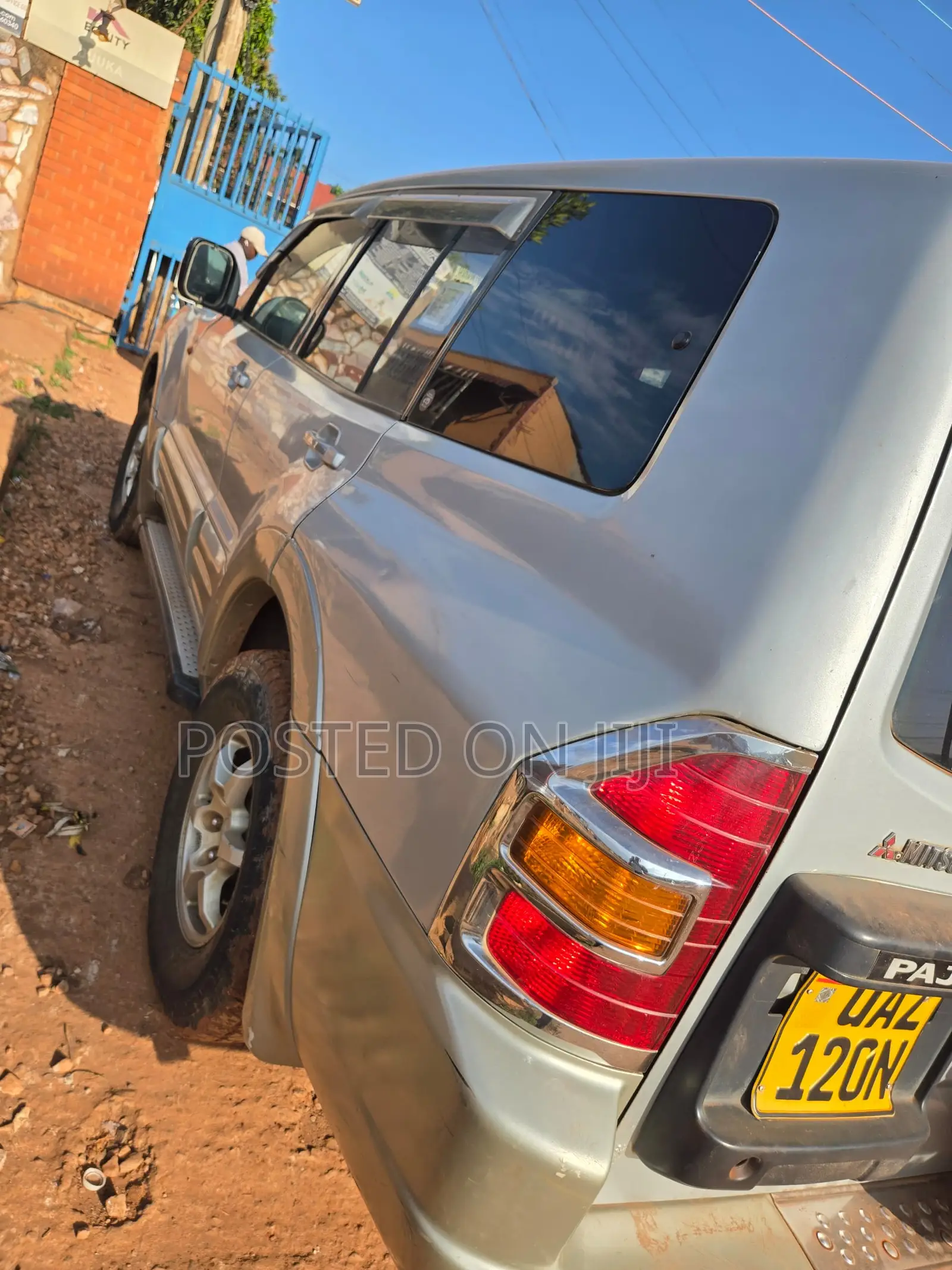 Mitsubishi Pajero 2000 Silver