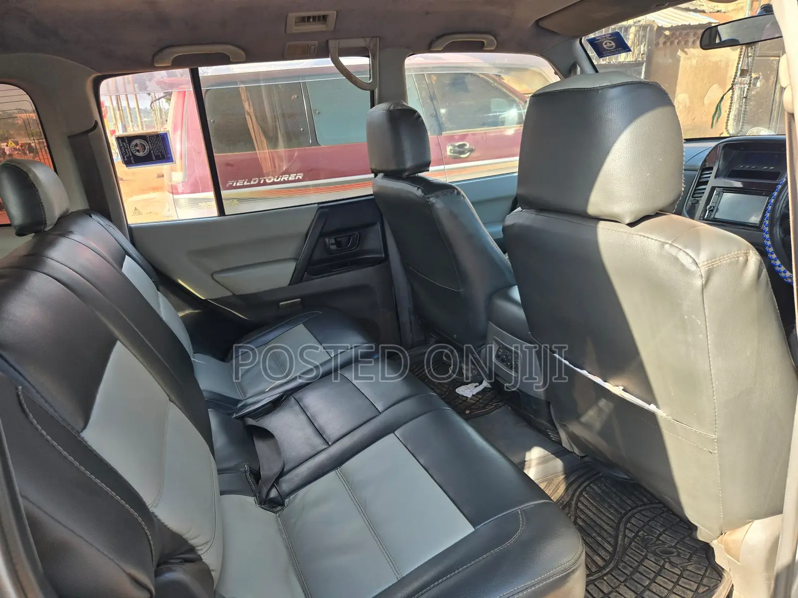 Mitsubishi Pajero 2000 Silver