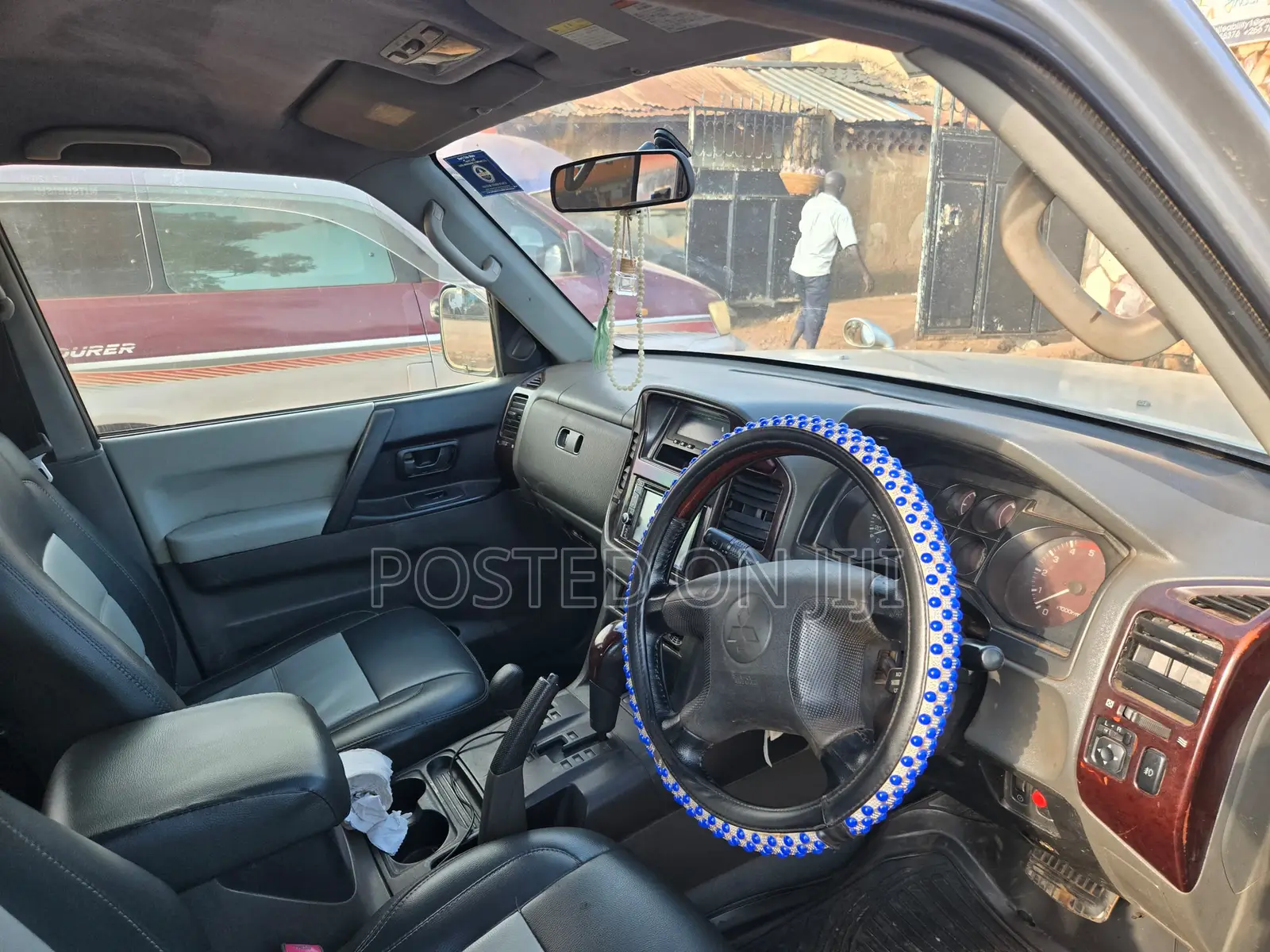 Mitsubishi Pajero 2000 Silver