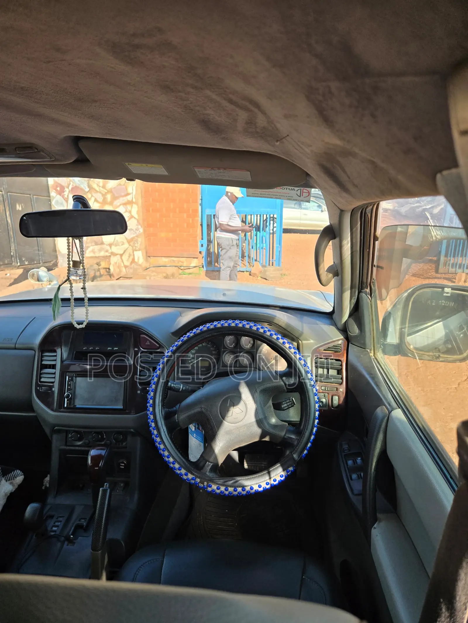 Mitsubishi Pajero 2000 Silver