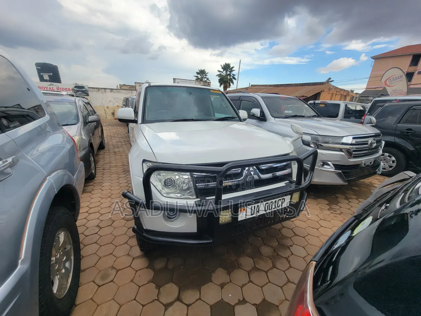 Mitsubishi Pajero 2012 White