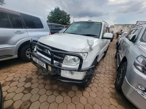 Mitsubishi Pajero 2012 White