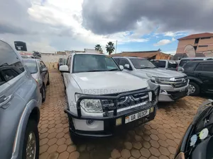 Mitsubishi Pajero 2012 White