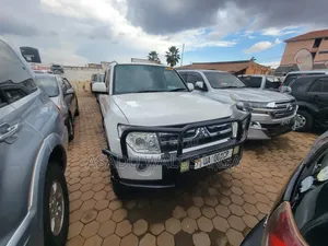 Mitsubishi Pajero 2012 White