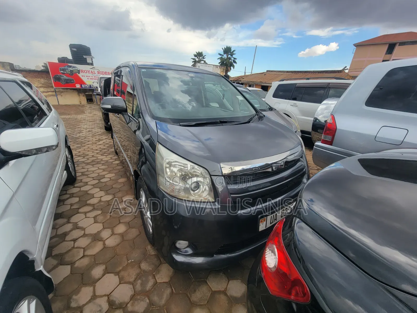 Toyota Noah 2011 Gray