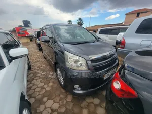 Toyota Noah 2011 Gray