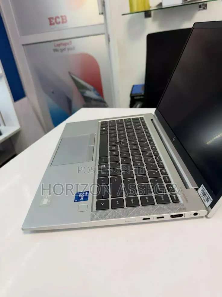 New Laptop HP EliteBook 840 G8 8GB Intel Core i7 SSD 256GB