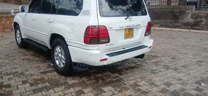 Toyota Land Cruiser 2004 White