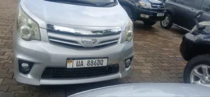 Toyota Noah 2012 Silver