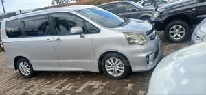 Toyota Noah 2012 Silver