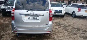 Toyota Noah 2012 Silver