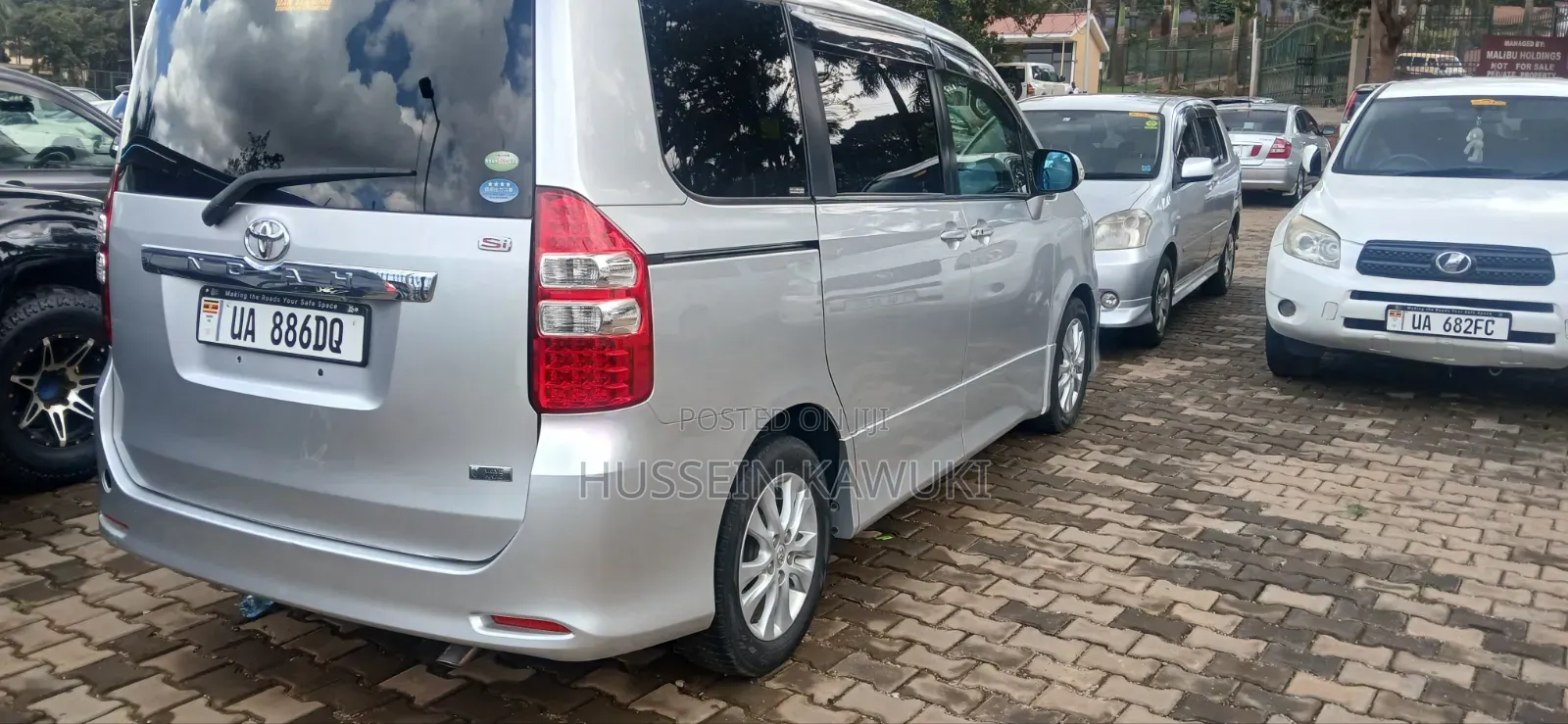 Toyota Noah 2012 Silver